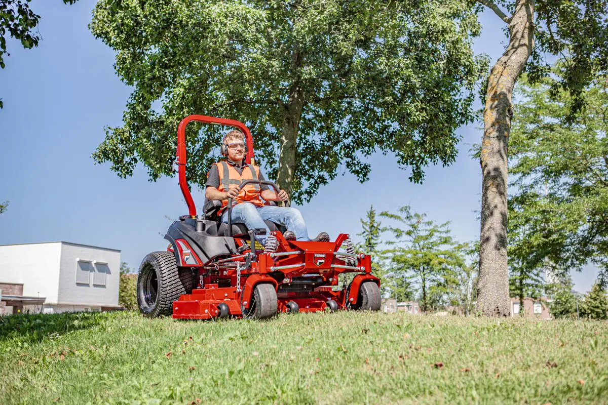 Ferris zitmaaier zero turn. Te koop bij Van Iersel Tuin & Park in Oisterwijk, omgeving Tilburg